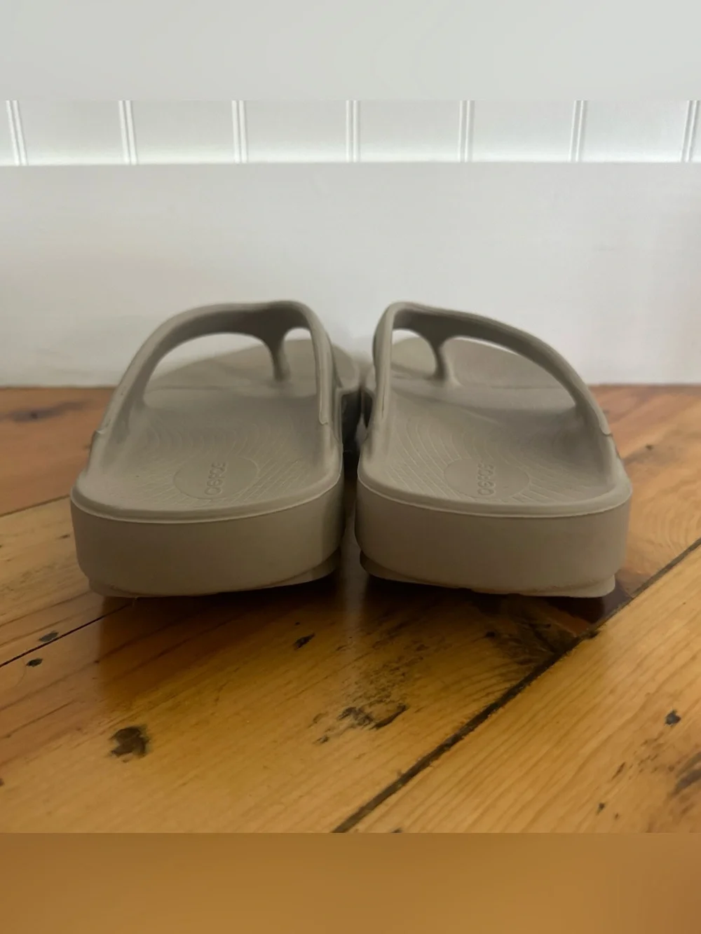 Oofos Ooriginal Flip Flop Thong Sandals Mens 12 Womens 14 Beige Recovery Comfort